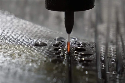 Thermoplastische Kohlefaserlaminate können künftig mit ultraschnellen Vorschu...